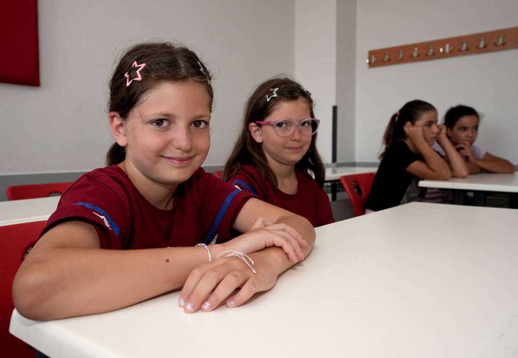 Okuldaki herkes aynı kişiyi gördüğünü sanıyor: 26 ikiz kardeşle eğitime başlıyorlar 2